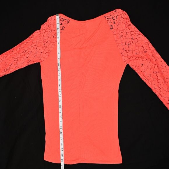 Victoria's Secret Women's Lace Sleeve Henley Scoop Neck Size Medium - Picture 4 of 10